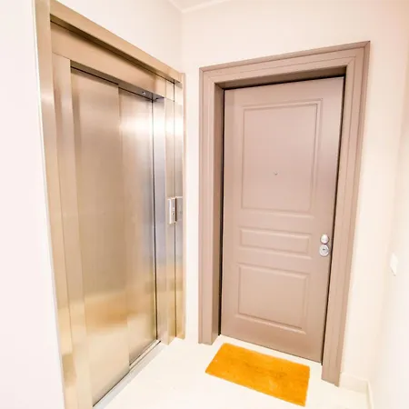 Apartment G10